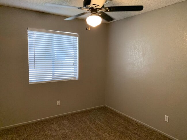 Building Photo - 4 BEDROOM POOL HOME!