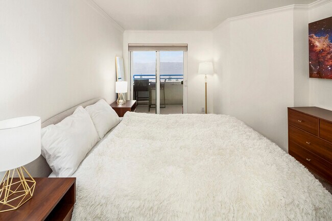 Building Photo - 2244 13th Ave W