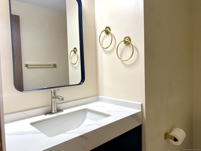 Building Photo - 101 Copper Beech Dr