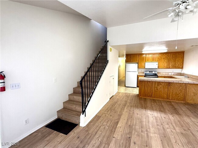 Building Photo - 448 Comstock Ave