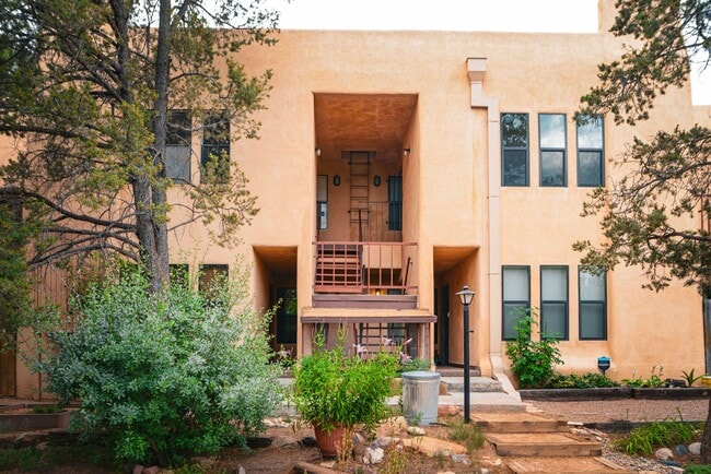 Building Photo - Beautiful Apartment at Los Pueblos de Santa Fe