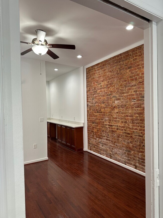 Building Photo - 140 S St NW