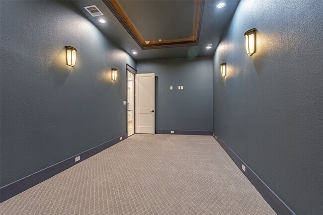 Building Photo - 406 Fenn St