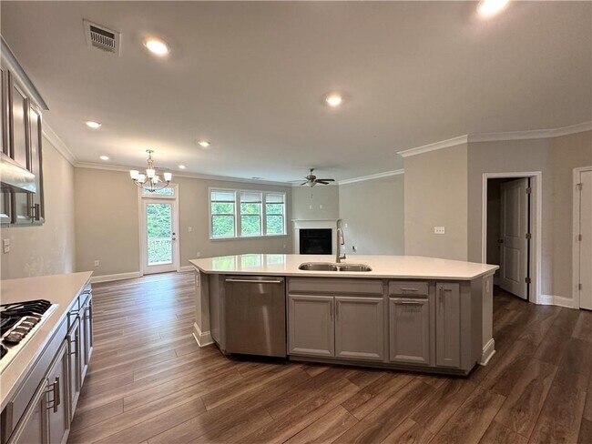 Building Photo - 1468 Edgebrook Ct NE