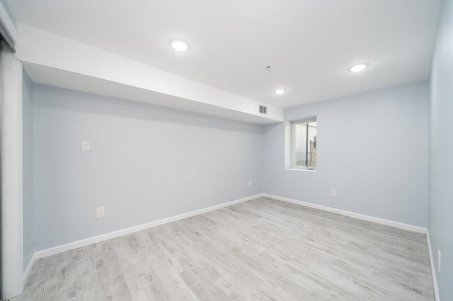Building Photo - 49 Jewett Ave