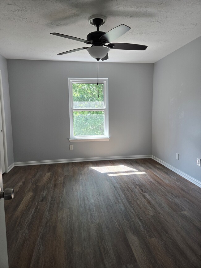 Building Photo - 1503 Ramada Dr