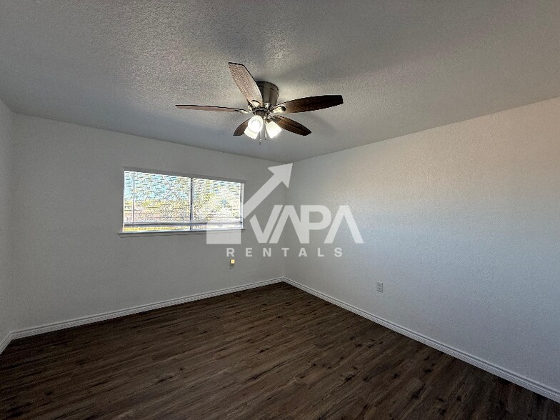 Building Photo - 5911 Autumn Lake