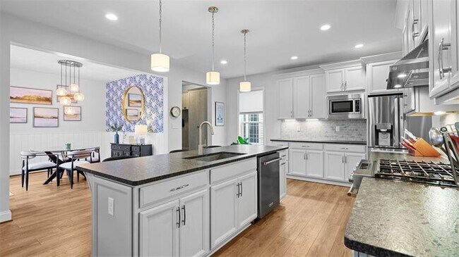 Building Photo - 504 Beneficial Dr