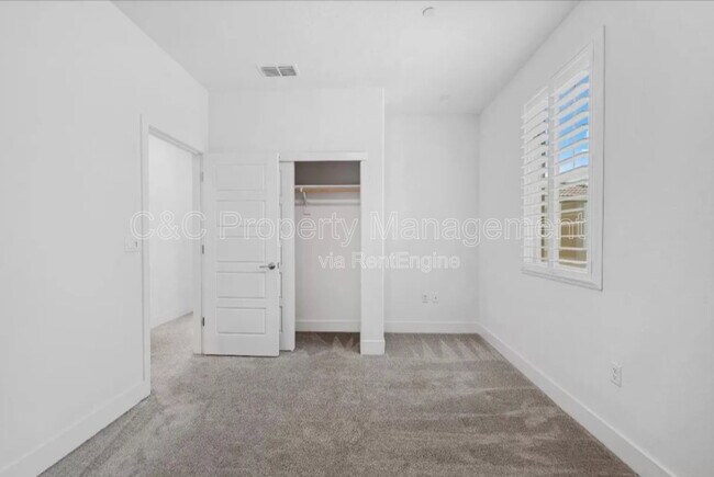 Building Photo - 8883 Solo Wy