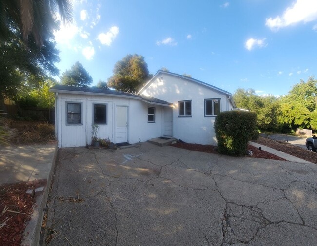 Building Photo - Super close to Poly- Off of Grand Avenue entrance to Cal Poly VERY CLOSE!!!