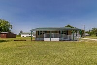 Building Photo - 2 BR, 1 BA W/ FENCED-IN YARD, COVERED FRON...
