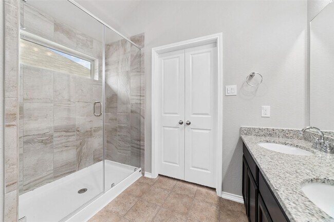 Building Photo - 8807 Oak Ivy Ln