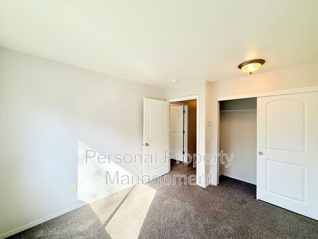 Building Photo - 3412 NE 66th Ave