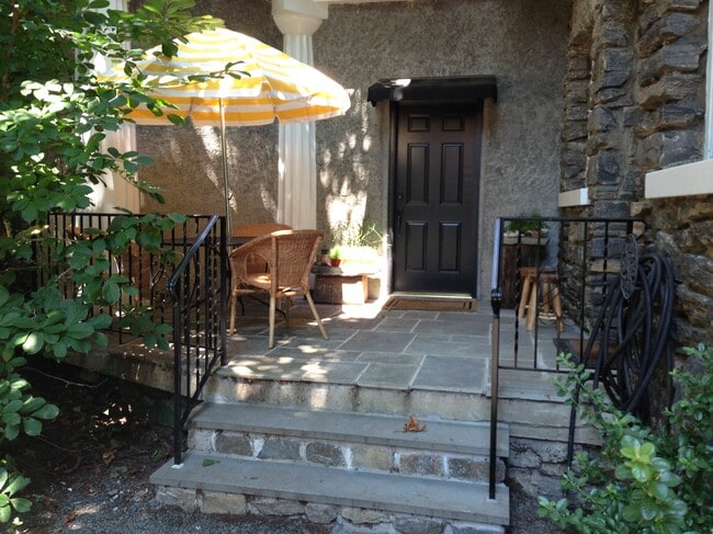 Building Photo - 801 Gramatan Ave