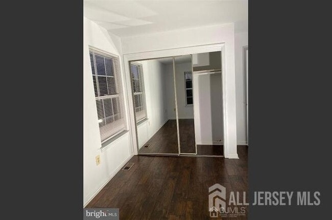 Building Photo - 33 Marion Dr