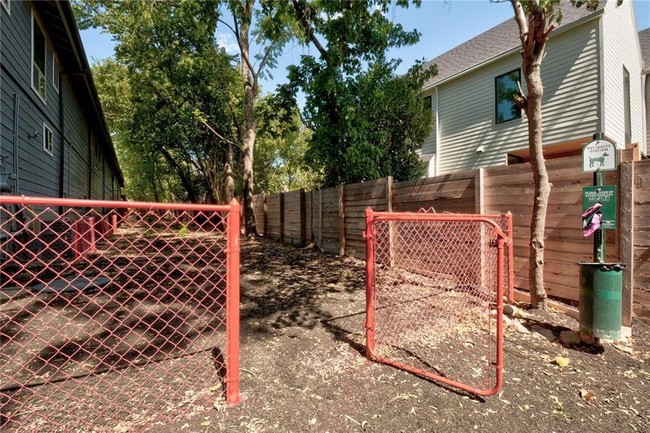Building Photo - 2017 Bluebonnet Ln