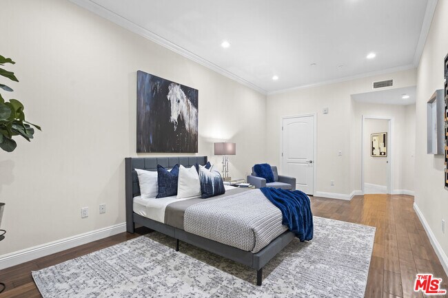 Building Photo - 4848 Wilshire Blvd