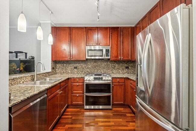 Building Photo - 201 N Westshore Dr