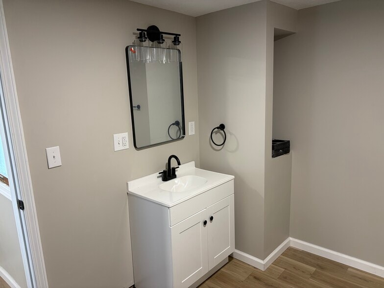 Building Photo - 309 Morton Ave