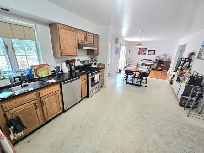 Building Photo - 21 Bentay Dr