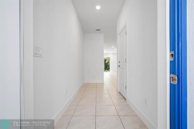 Building Photo - 210 Preserve Trl S