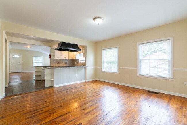 Building Photo - 4-Bedroom Rental in Prime Hapeville Location