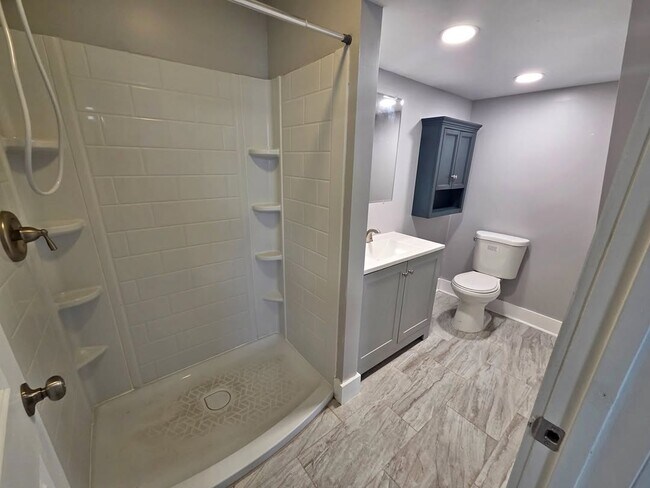 Building Photo - 2321 Ashland Ave