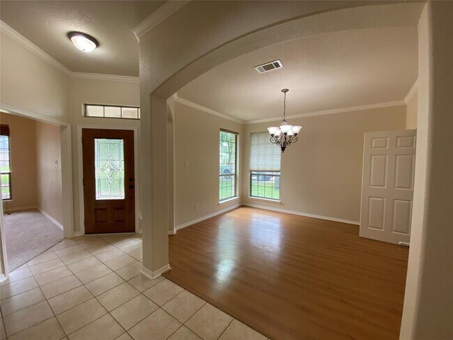 Building Photo - 6018 Sugar Bush Dr