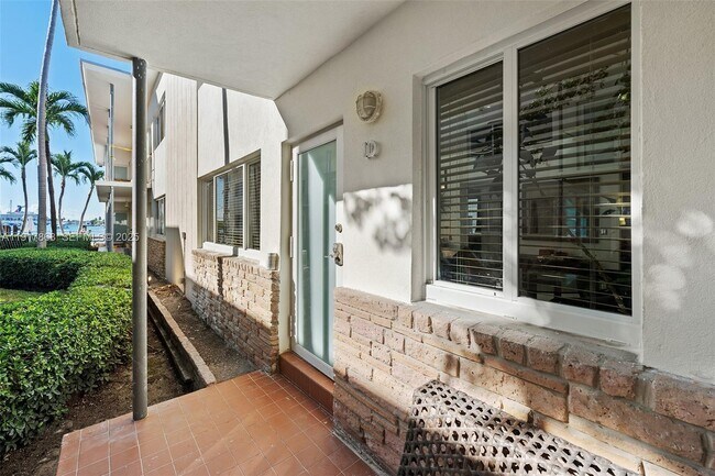 Building Photo - 1120 Venetian Way