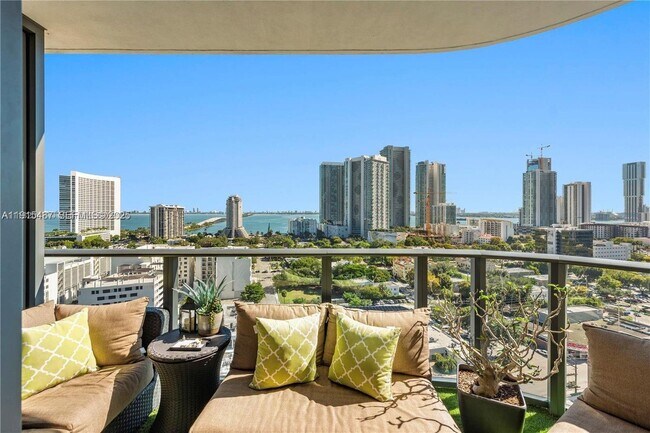 Building Photo - 121 NE 34th St