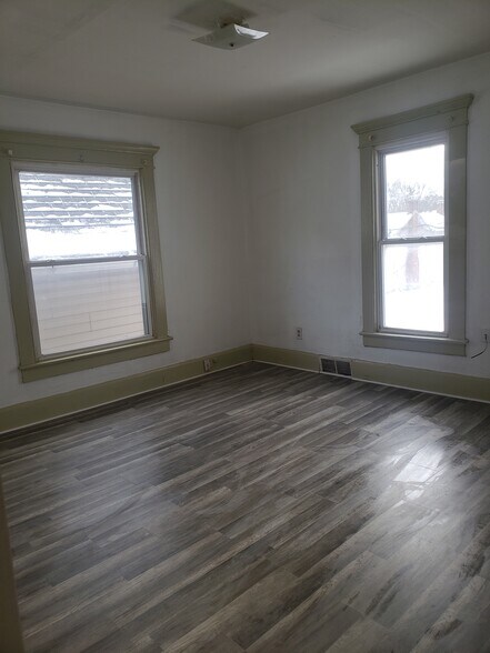 Building Photo - 282 1/2 Mt Vernon Rd