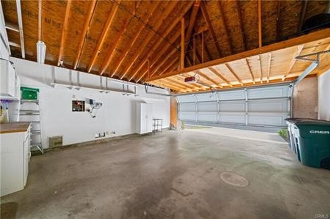 Building Photo - Freshly Renovated | Single-Level with VIEW...