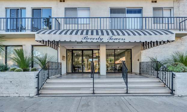 Building Photo - 1115 S Elm Dr