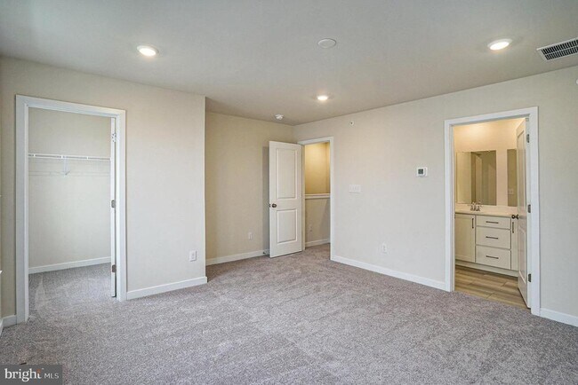 Building Photo - 708 Platinum Dr