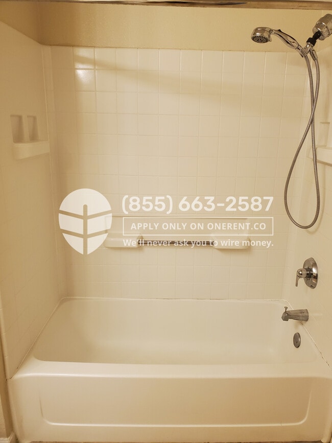 Building Photo - 38700 Tyson Ln