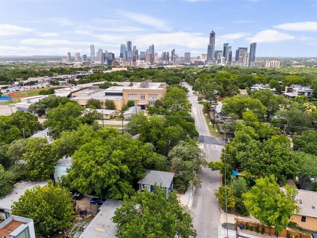 Building Photo - 2102 Brackenridge St