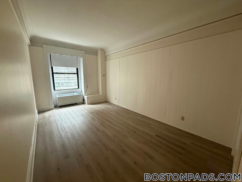 Building Photo - 62 Boylston St