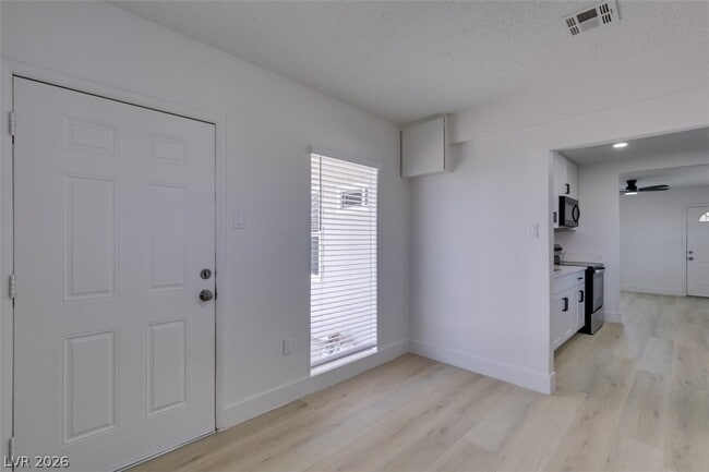 Building Photo - 254 W Basic Rd