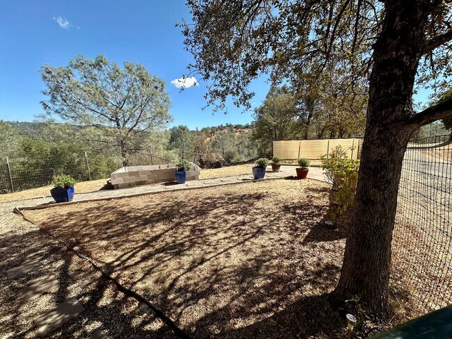 Building Photo - 3 Bedroom 2.5 Bathroom Home on 10 Acres Wi...