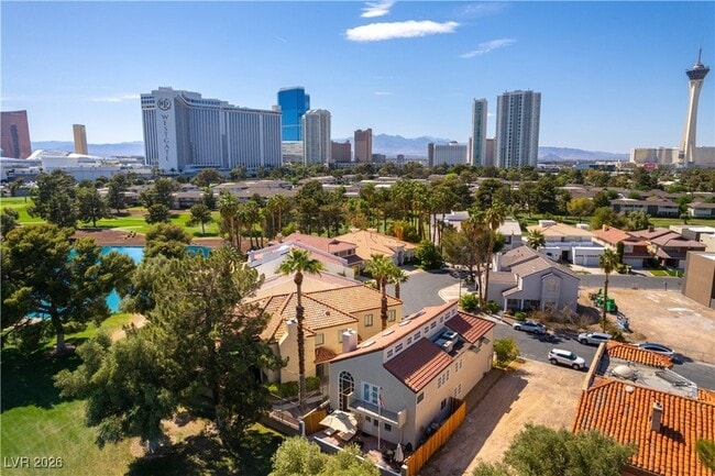 Building Photo - 2845 Queens Courtyard Dr