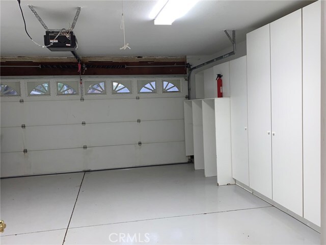 Building Photo - 5201 Thorn Tree Ln