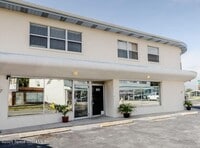 Building Photo - 805 Forrest Ave