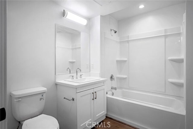 Building Photo - 10657 Moorpark St