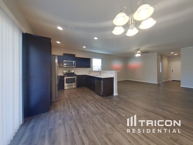 Building Photo - 38169 W Vera Cruz Dr