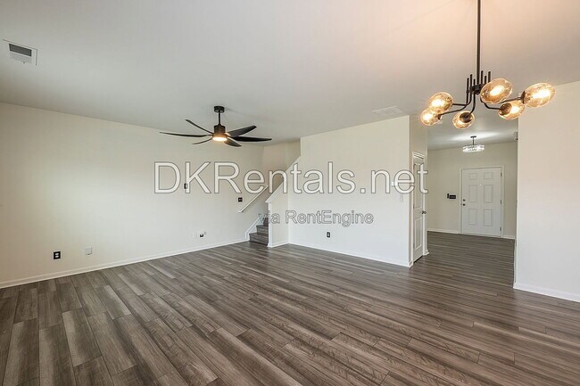 Building Photo - 126 Verona Dr NW