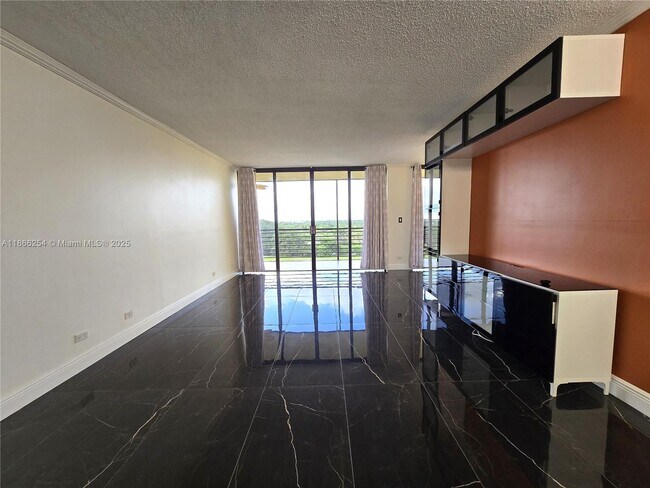 Building Photo - 7400 Radice Ct