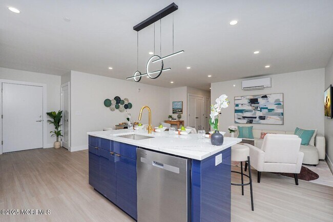 Building Photo - 27 3rd Ave