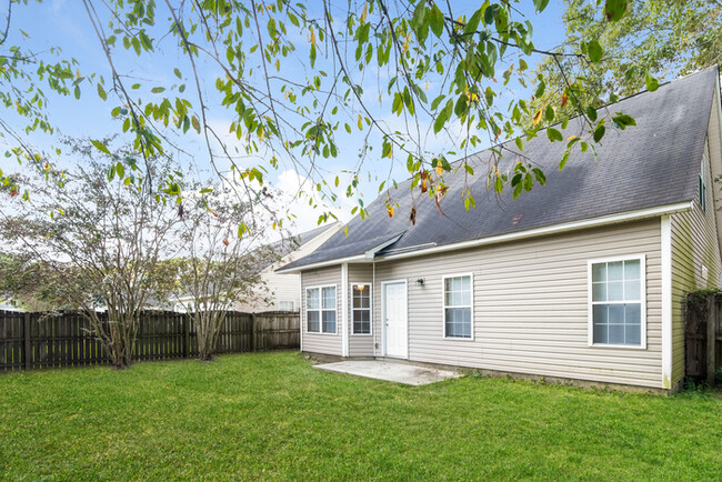 Building Photo - 1305 Pinethicket Dr