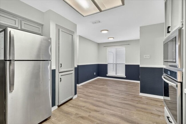 Building Photo - 5410 Fox Run Dr