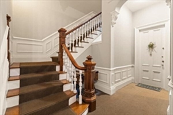 Building Photo - 167 Beacon St